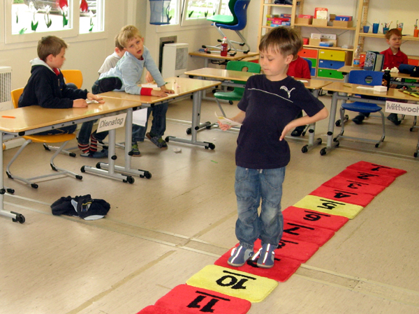 Übungen und Spiele auf dem Zahlenweg